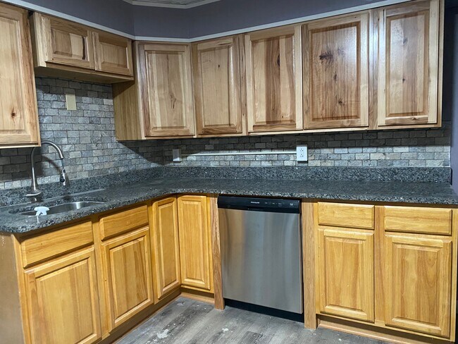 Building Photo - 3424 Vestal Rd