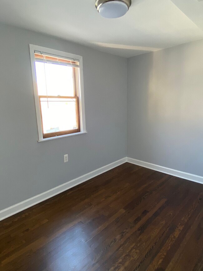 Building Photo - 3035 N Christiana Ave