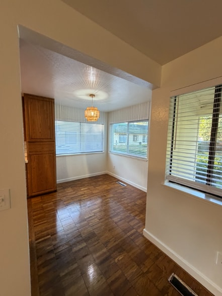 Building Photo - 200 S E St