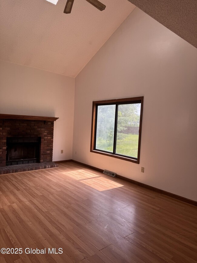 Building Photo - 103 Stone Ridge Ct