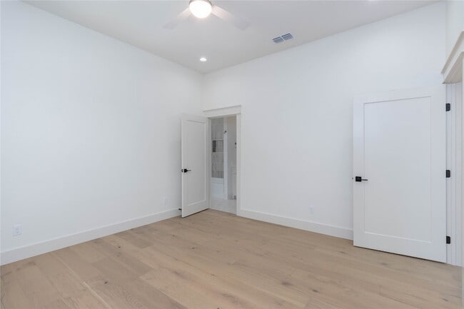 Building Photo - 3964 Hogan Dr