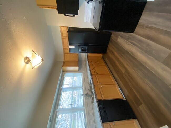 Building Photo - 1212-16th 1/2 16th 1/2 St