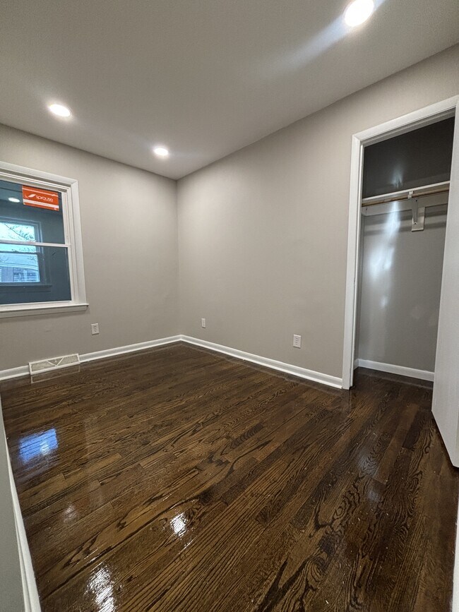 Building Photo - 5819 Dogwood Ave