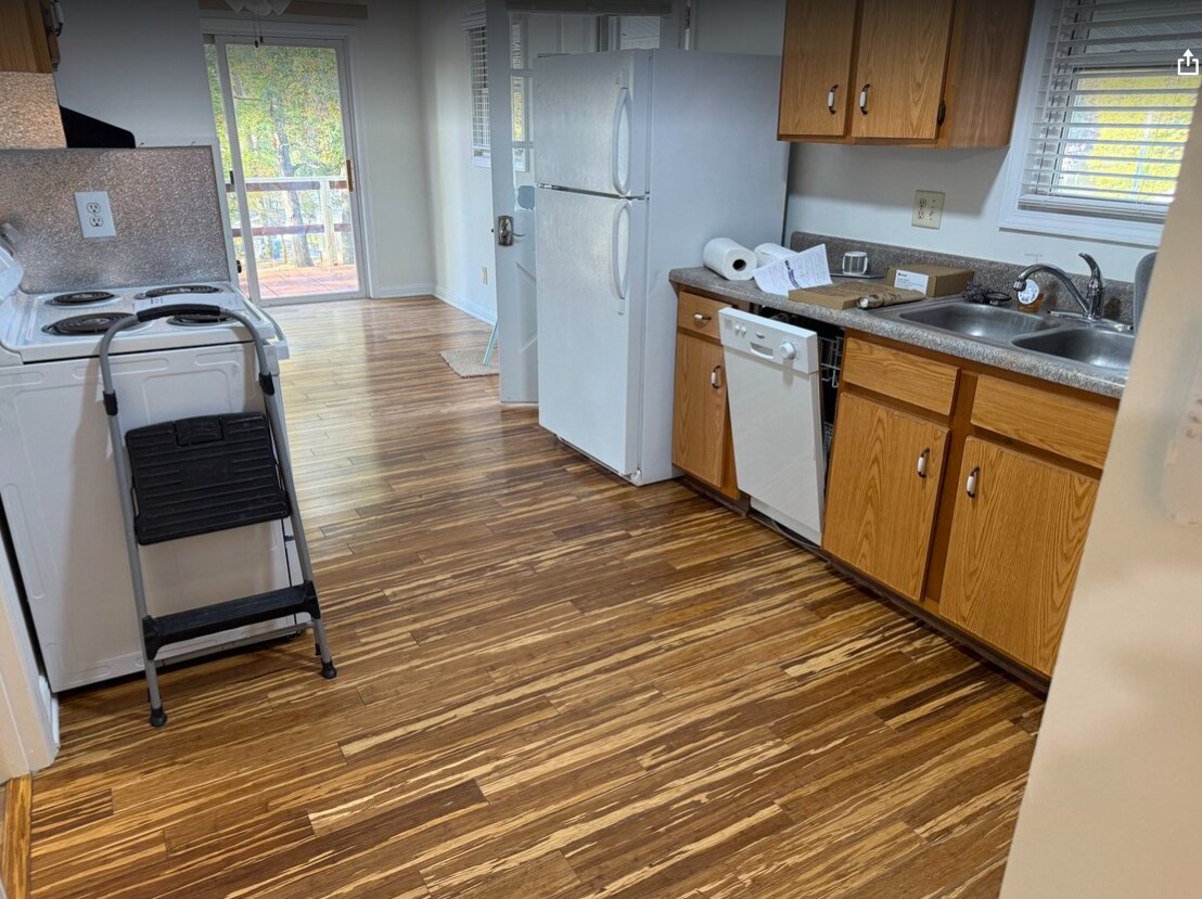 Building Photo - 3058 Bass Dr