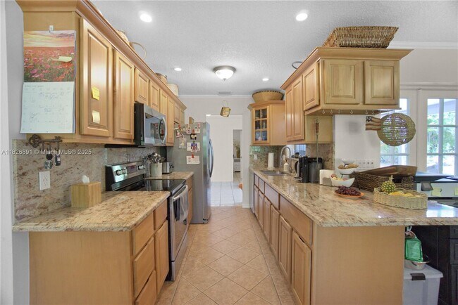 Building Photo - 4770 Holly Dr