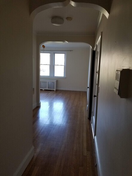 Building Photo - 255 Kelton St