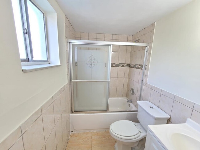 Building Photo - 1829 N A St