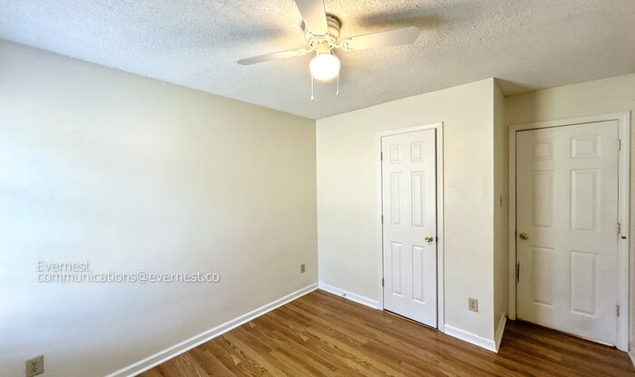 Building Photo - 9299 Grove Manor Dr
