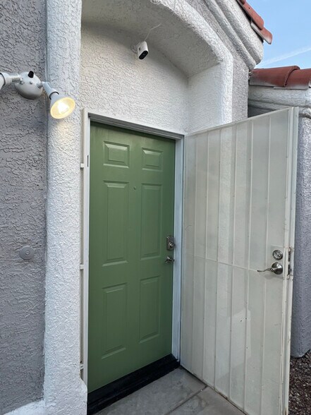 Building Photo - 2493 W Richmar Ave