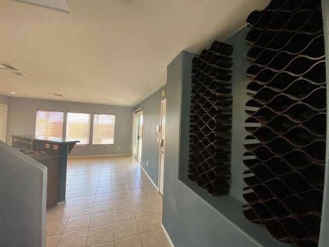 Building Photo - COZY 3 BEDROOM / 2.5 BATH HOME