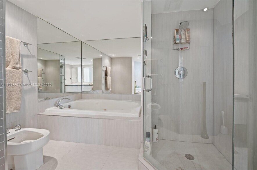 Building Photo - 9455 Collins Ave