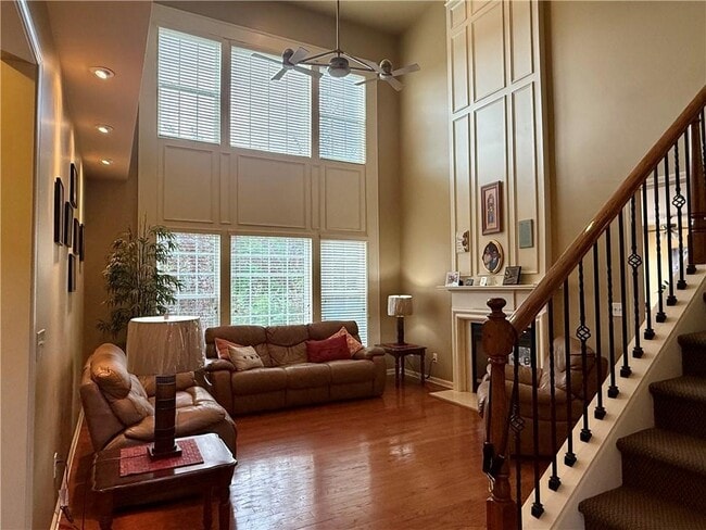 Building Photo - 585 Marylebone Dr