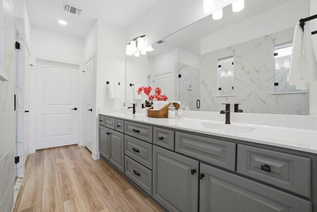 Building Photo - 9727 Rockwell Dr