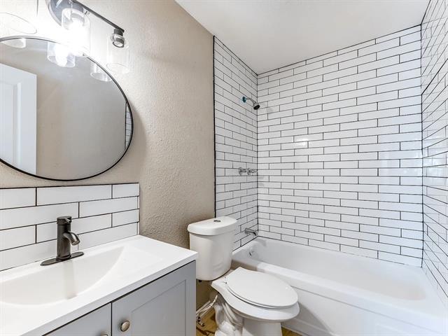 Building Photo - 1735 R Avenue