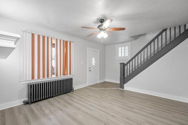 Building Photo - Renovated 3 bedroom home available NOW!