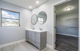 Bathroom - 608 Tangerine St