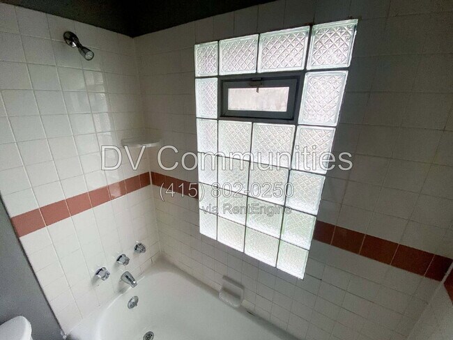 Building Photo - 1504 Sherbrook Rd