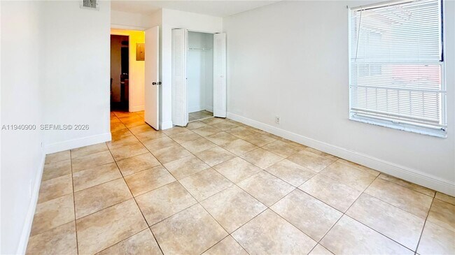 Building Photo - 3400 Pinewalk Dr N