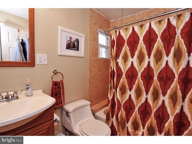 Building Photo - 728 S Smedley St