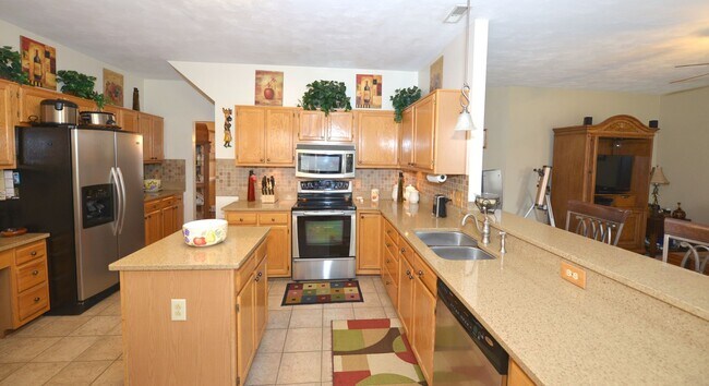 Building Photo - Quiet Cul-de -sac