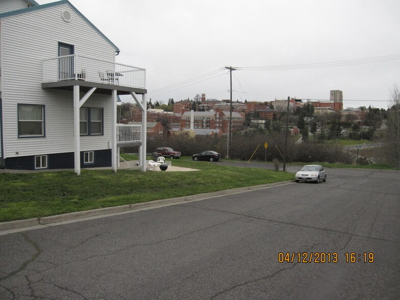 Building Photo - 220 SE Gladstone St
