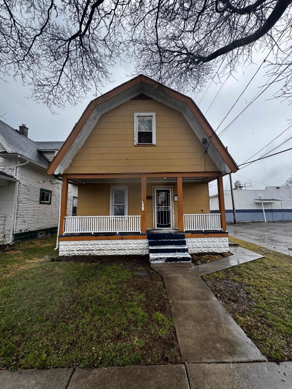 Primary Photo - 1213 Montrose Ave