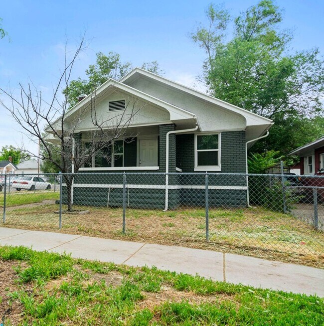 Building Photo - 3002 Porter Ave