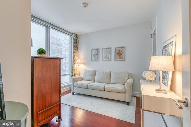 Building Photo - 1414 S Penn Square