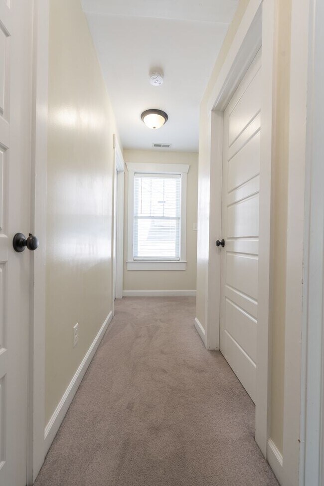 Building Photo - MOVE IN READY 3 Bedroom in the Heart of Western Branch!