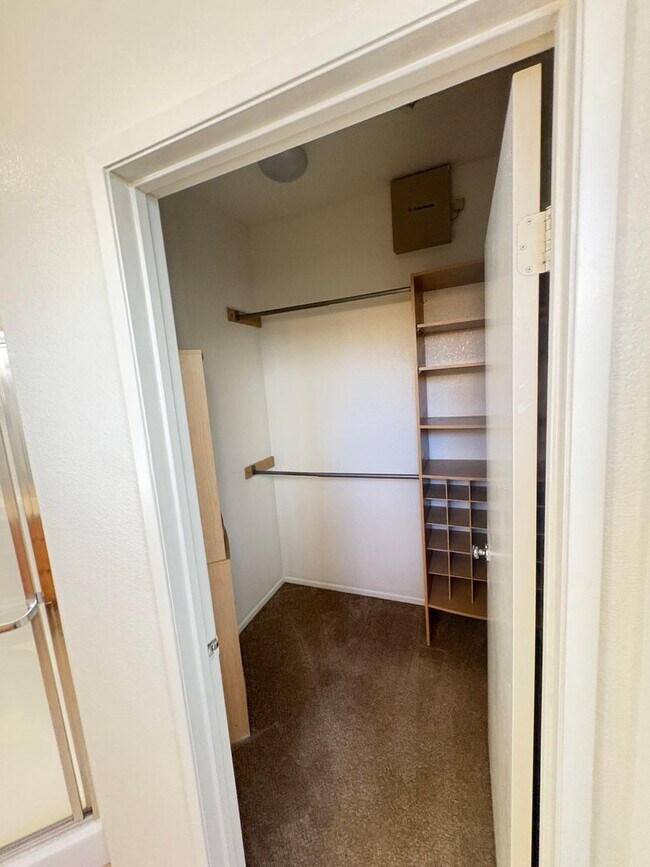 Building Photo - Beautiful Horsethief Canyon Ranch Home located in Corona