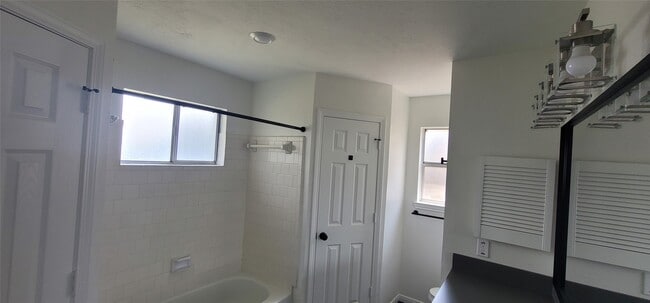 Building Photo - 1207 Park Knoll Ln
