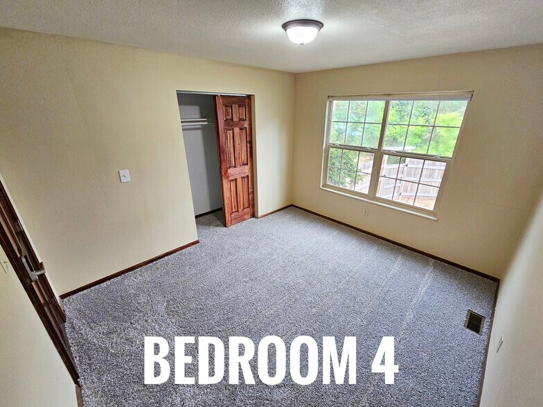 Building Photo - 4260 McPherson Ave