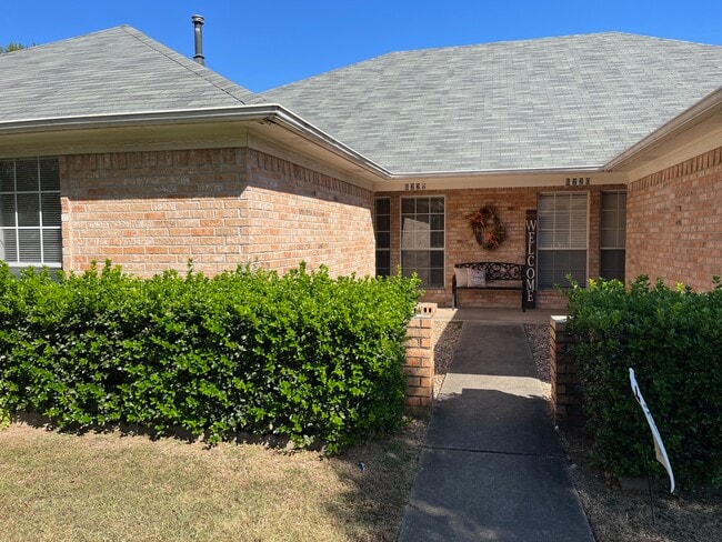 Building Photo - 6222 Summerhill Pl