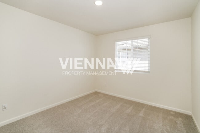 Building Photo - 3024 Welton Cir