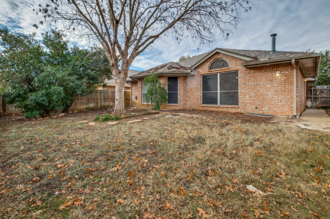 Building Photo - 910 Harwood Ct