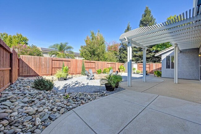 Building Photo - 238 St Tropez Ln