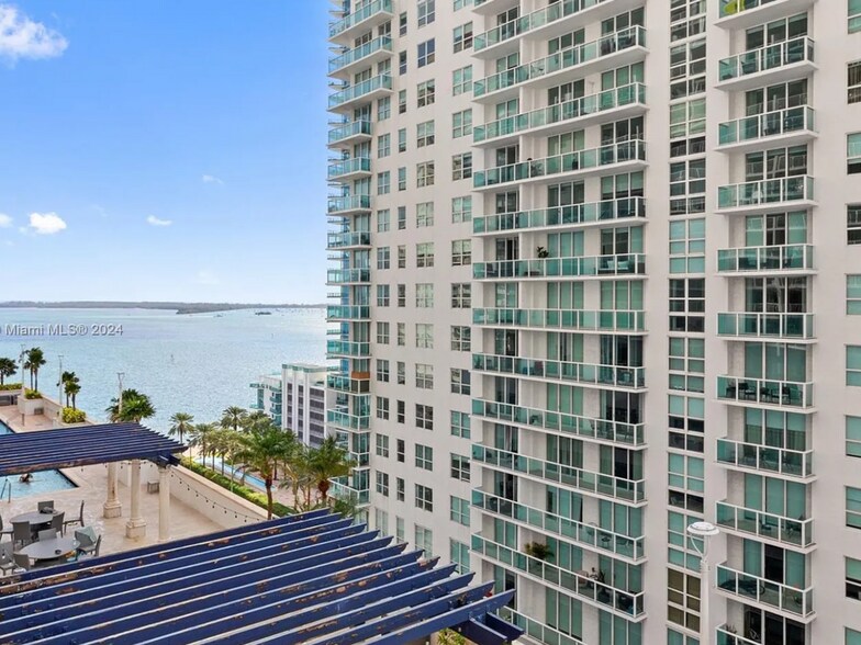Building Photo - 1200 Brickell Bay Dr