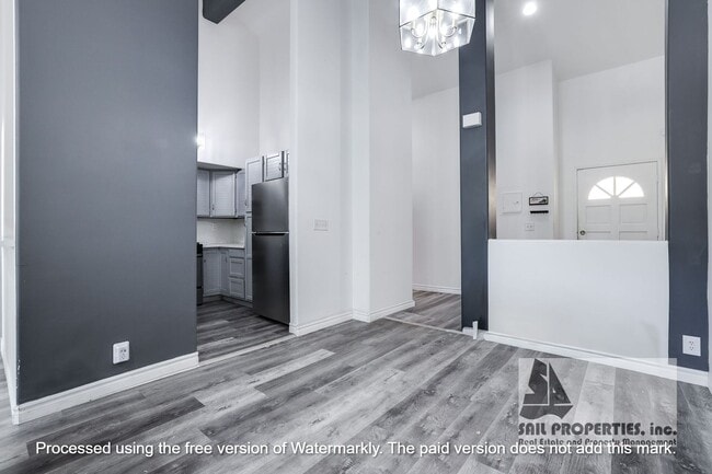 Building Photo - Stylish 3-Bedroom Condo in Gated Torrance ...