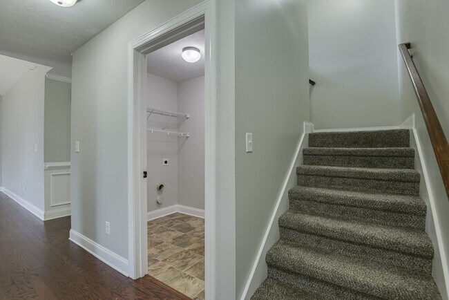 Building Photo - 1721 Dunmore Ave