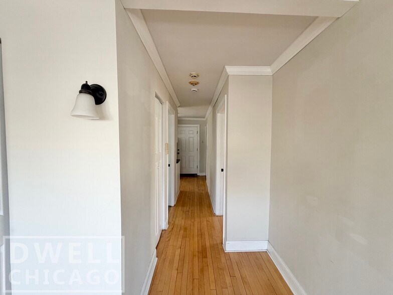 Building Photo - 731 Elm St