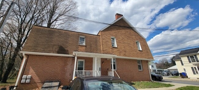 Building Photo - 120 W Main St