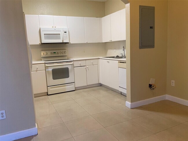 Building Photo - 15603 SW 41st St