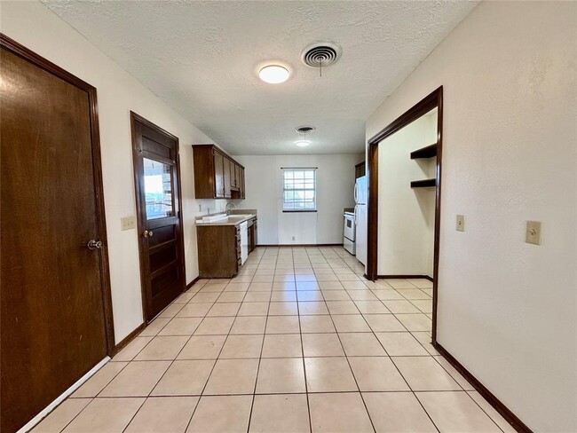 Building Photo - 112 Elmwood Cir