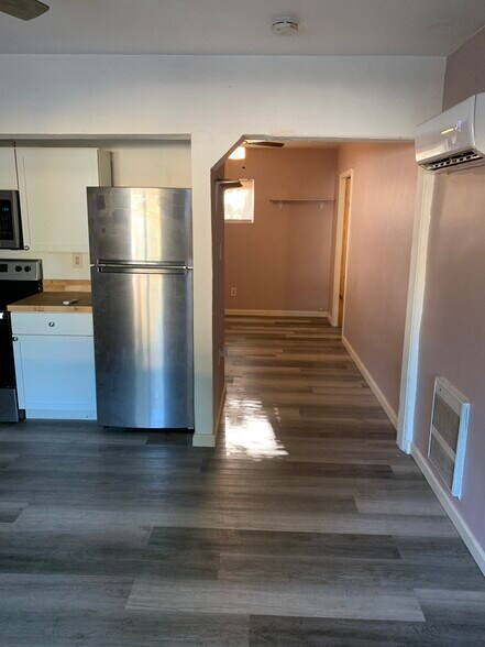 Building Photo - 240 Hollywood Blvd SE