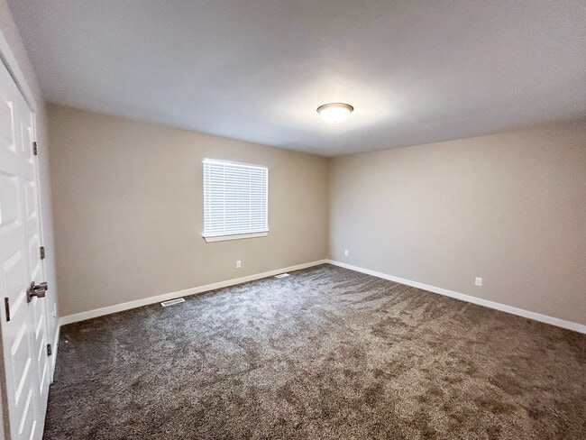 Building Photo - 190 Margette Way