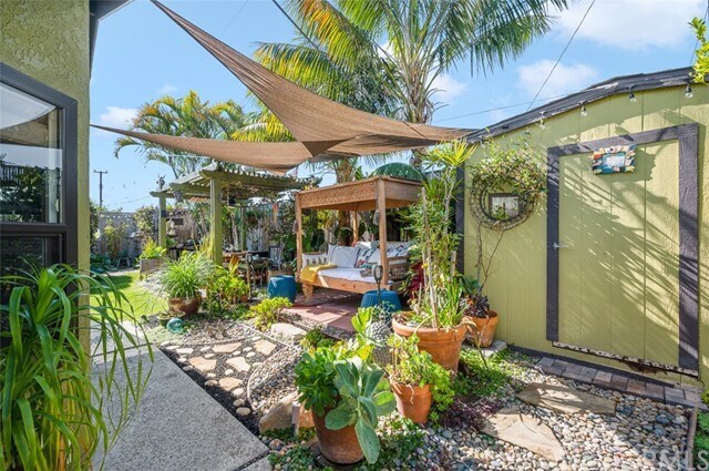 Building Photo - 16341 Hollywood Ln