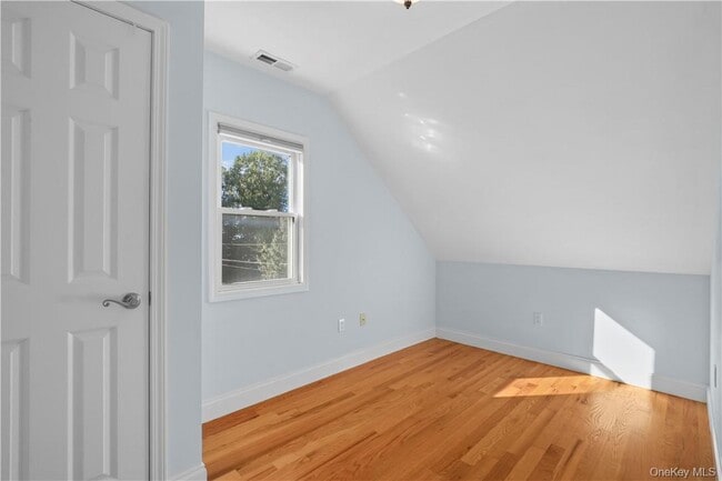 Building Photo - 33 Sycamore Rd