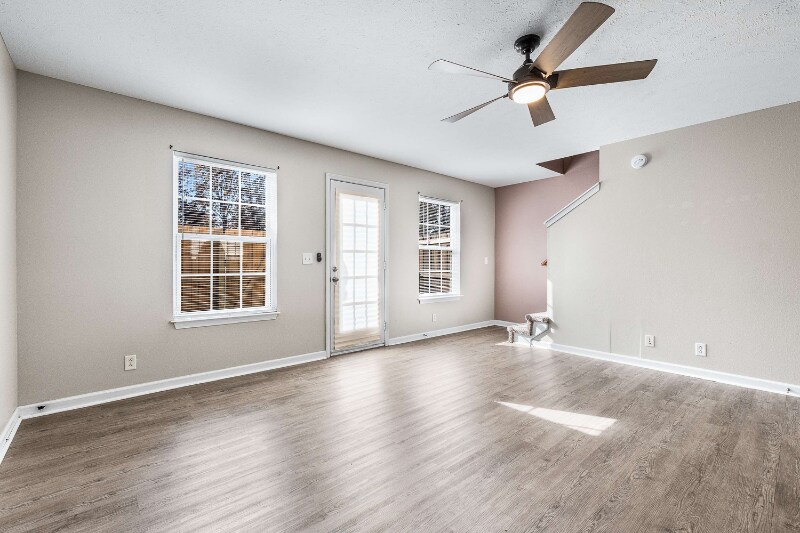 Building Photo - 423 Shoshone Pl