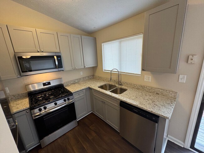 Building Photo - Stone Mountain 4 bed 2 bath Home with Fenced Backyard.