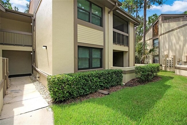 Building Photo - 135 Woodlake Wynde